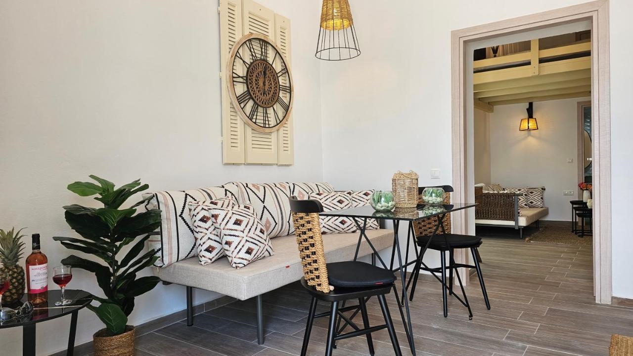 Plaka Philoxenia Apartments Exterior photo